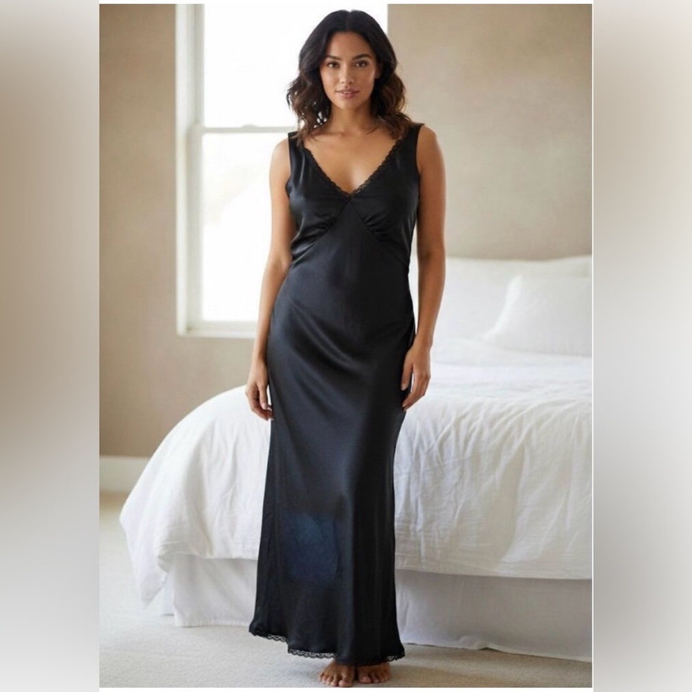 American Eagle Lace trim Satin Black dress brand new